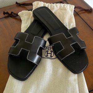 Black Hermes Oran Sandals